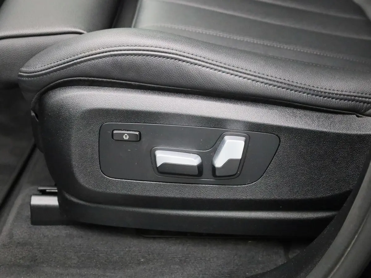 xDrive45e High Executive | Automaat | Trekhaak | Luchtvering | Memory Seats | Sfeer verlichting | Virtual Cockpit | Leder  |Navigatie | Stoel verwarming | DAB | Camera | Adaptive cruise | Cl
