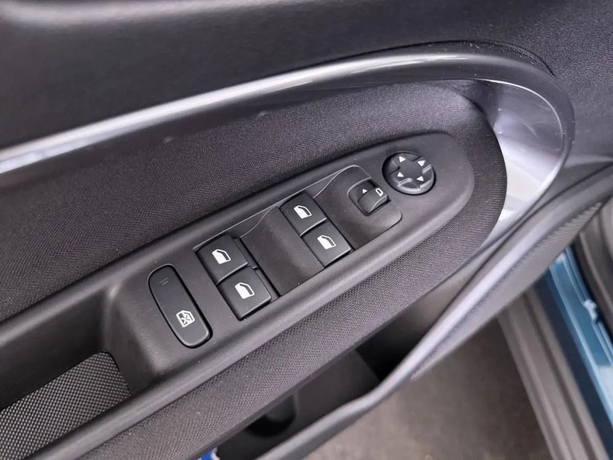 1.2T Hybrid 110pk Automaat Urban Stoelverw./Camera /Nav/Ecc/Stylepack/Keyless