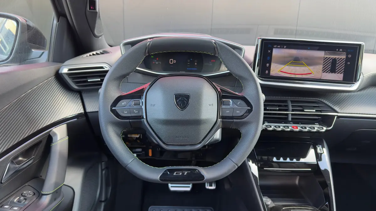 GT | Active Safety Brake met camera en radar (automatisch noodremsysteem) met Distance Alert (waarschuwing dreigende aanrijding) | Advanced Active Safety Brake met camera en radar | Climate 