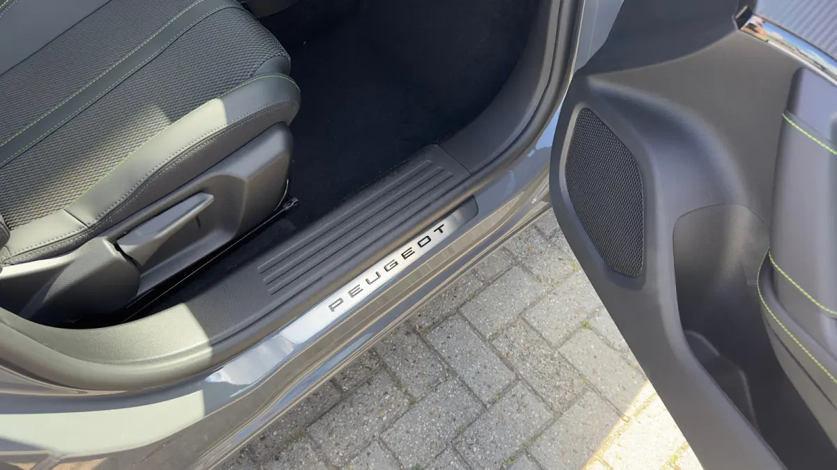 GT | Active Safety Brake met camera en radar (automatisch noodremsysteem) met Distance Alert (waarschuwing dreigende aanrijding) | Advanced Active Safety Brake met camera en radar | Climate 