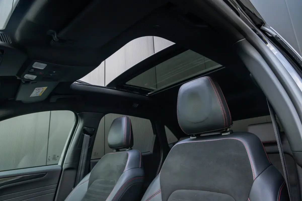 Plug-In Hybrid ST-Line X | Black-Pack | Panoramadak | AGR-stoelen | Head-up | Adaptive cruise. | Adaptive LED