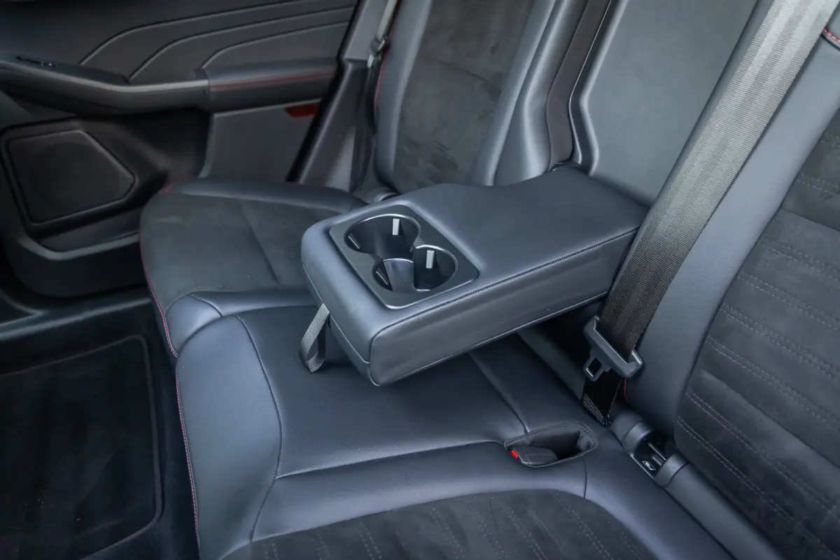 Plug-In Hybrid ST-Line X | Black-Pack | Panoramadak | AGR-stoelen | Head-up | Adaptive cruise. | Adaptive LED