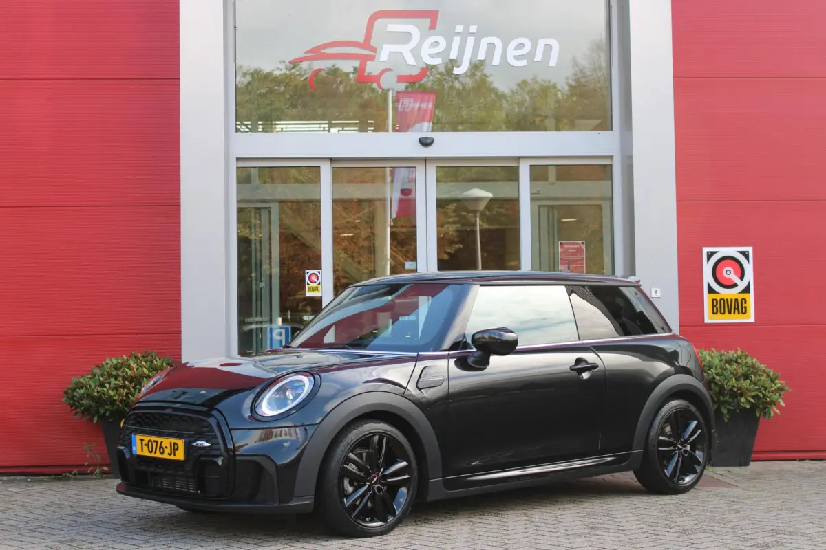 COOPER 1.5 136PK JOHN COOPER WORKS RESOLUTE ED. | AUTOMAAT | NAVIGATIE 8,8'' | DRAADLOOS APPLE CARPLAY | SFEERVERLICHTING | 17'' JCW VIJF DUBBELSPAAKS VELGEN IN GLOSS BLACK | JCW VOOR EN ACH