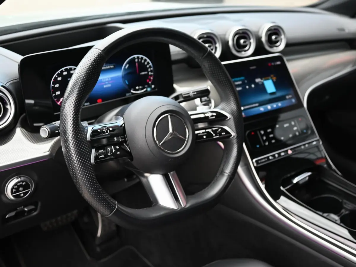 300 e AMG Line 313PK | Pano | Luchtvering | Air-Balance | MBUX | Burmester | Night Pakket | Ambient+ | Laser Led | Massage | Stoelventilatie & Verwarming | Stuurwielverwarming | Head-Up | Tr