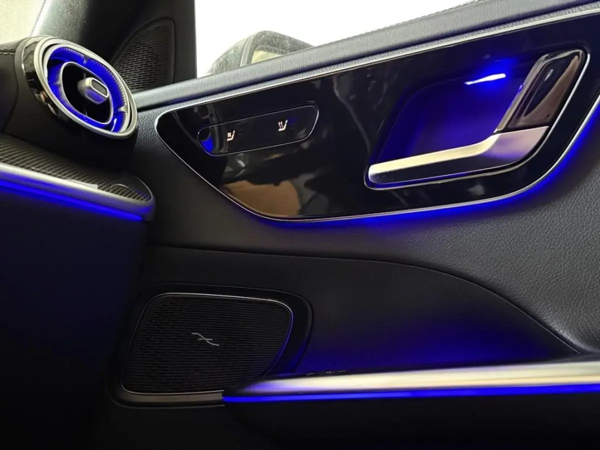 300 e AMG Line 313PK | Pano | Luchtvering | Air-Balance | MBUX | Burmester | Night Pakket | Ambient+ | Laser Led | Massage | Stoelventilatie & Verwarming | Stuurwielverwarming | Head-Up | Tr