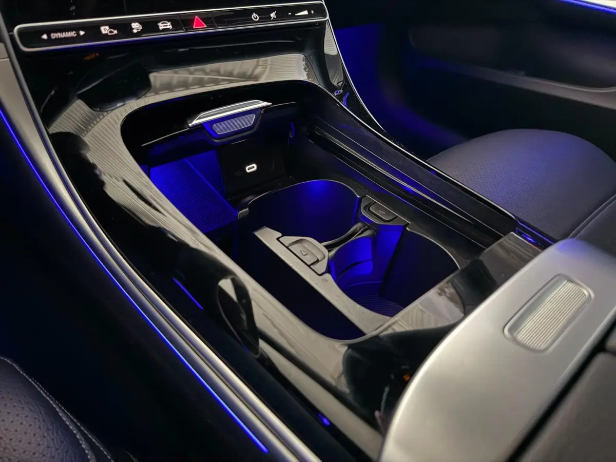 300 e AMG Line 313PK | Pano | Luchtvering | Air-Balance | MBUX | Burmester | Night Pakket | Ambient+ | Laser Led | Massage | Stoelventilatie & Verwarming | Stuurwielverwarming | Head-Up | Tr