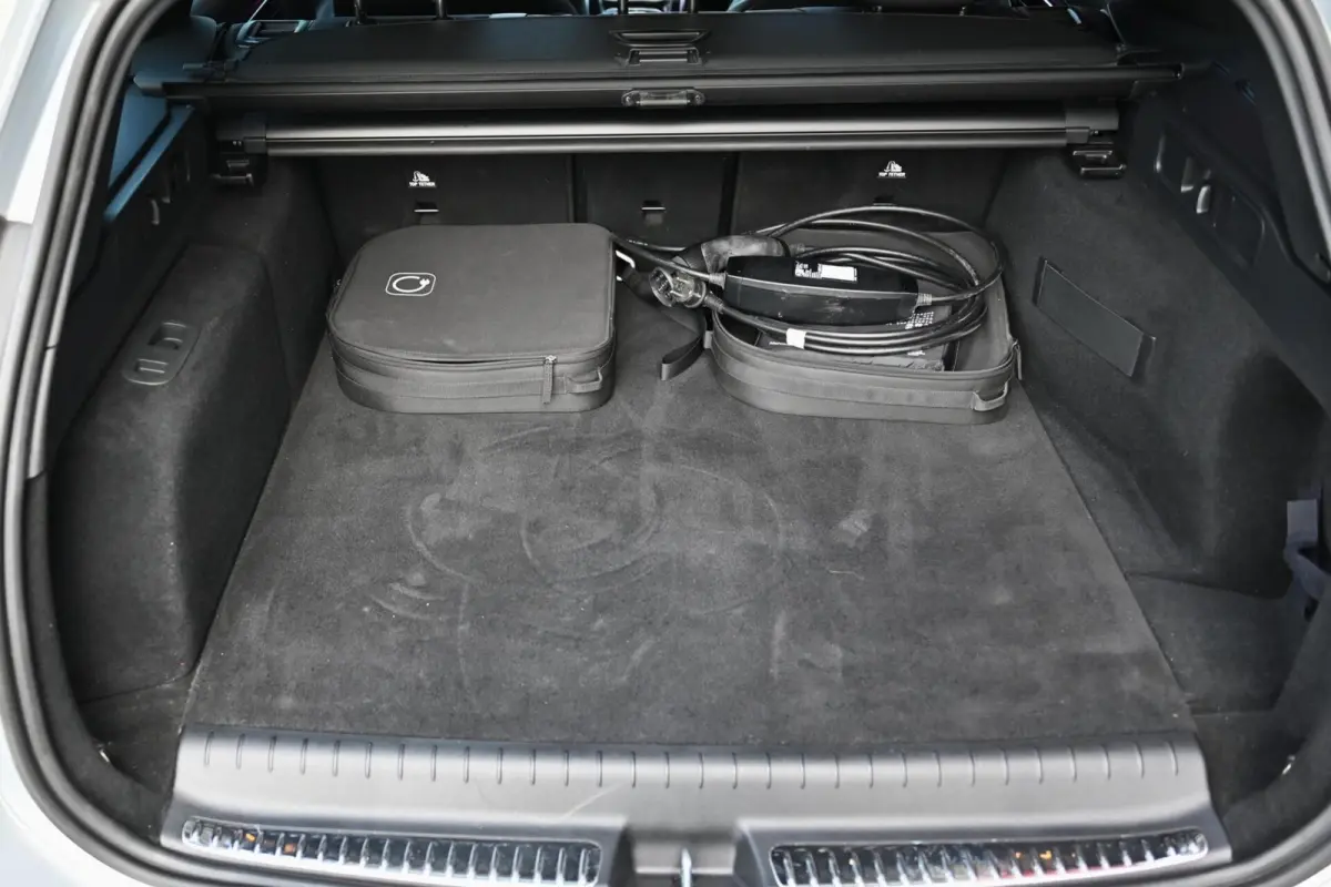 300 e AMG Line 313PK | Pano | Luchtvering | Air-Balance | MBUX | Burmester | Night Pakket | Ambient+ | Laser Led | Massage | Stoelventilatie & Verwarming | Stuurwielverwarming | Head-Up | Tr
