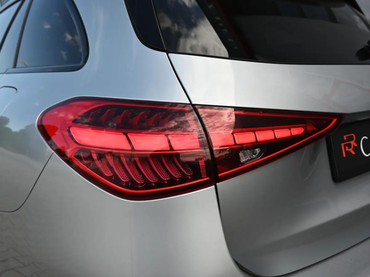 300 e AMG Line 313PK | Pano | Luchtvering | Air-Balance | MBUX | Burmester | Night Pakket | Ambient+ | Laser Led | Massage | Stoelventilatie & Verwarming | Stuurwielverwarming | Head-Up | Tr