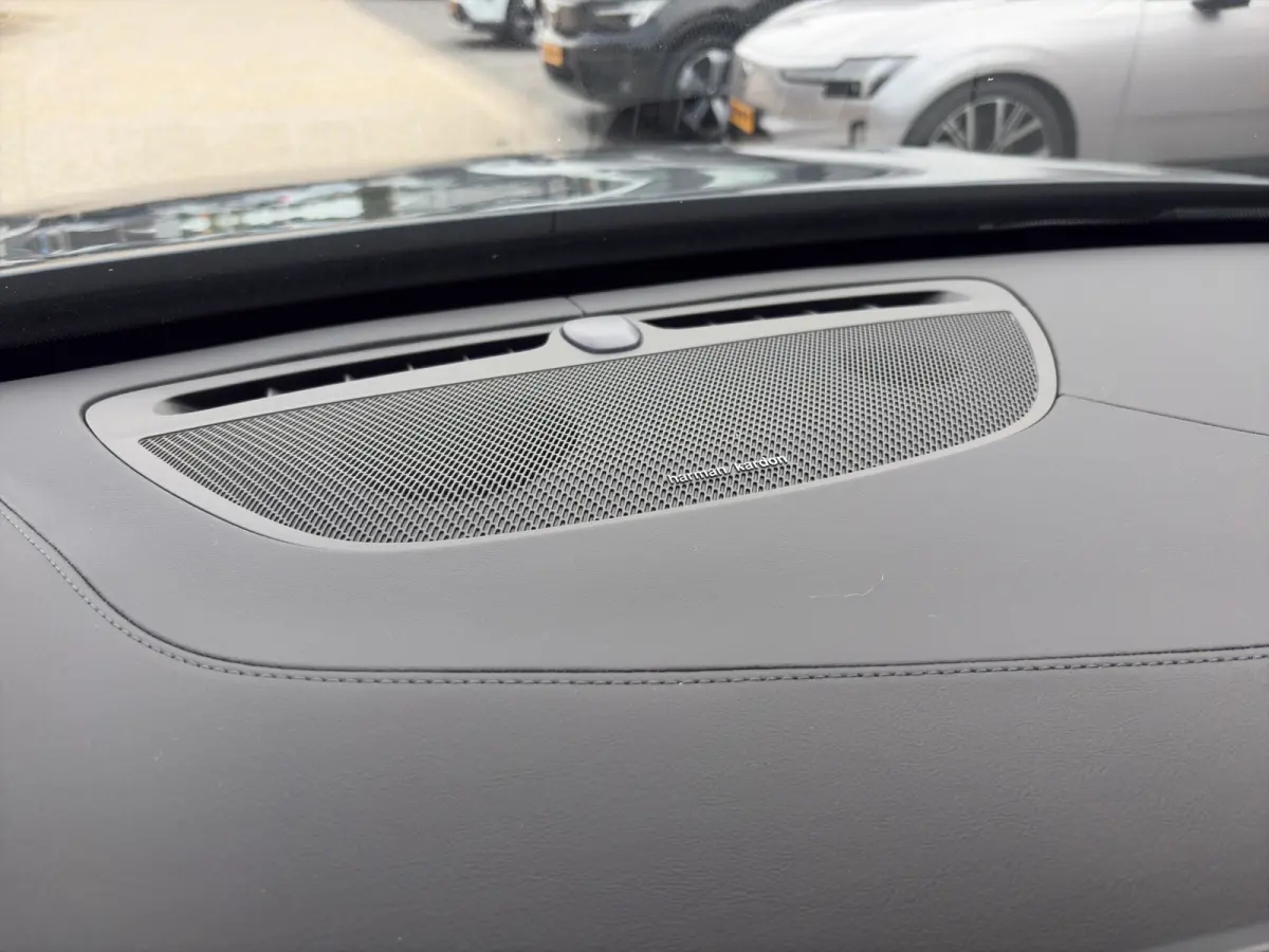 2.0 T8 Plug-in hybrid AWD Ultra Bright | 360 Camera | Luchtvering | 21 inch LM | Panorama Dak | Premium Audio | Stoel + Stuur Verwarming |