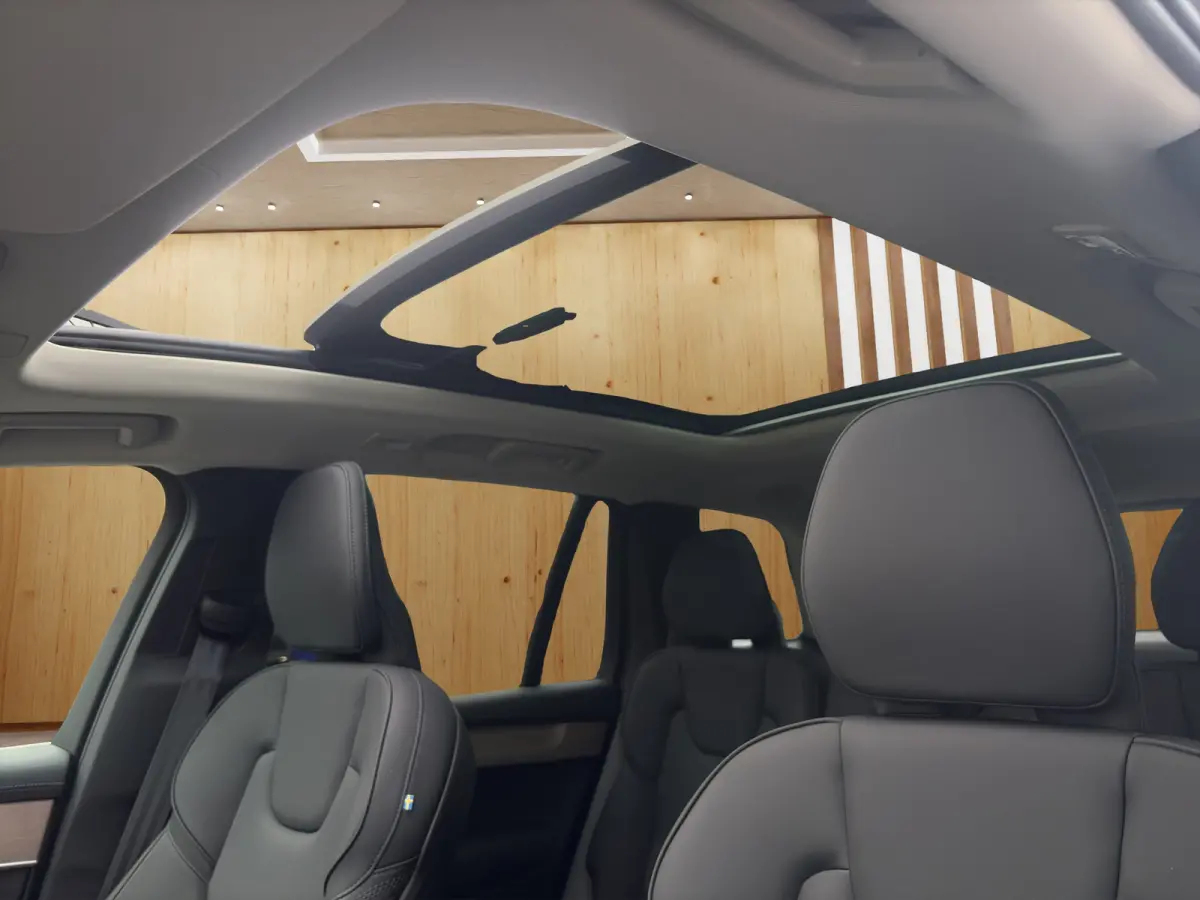2.0 T8 Plug-in hybrid AWD Ultra Bright | 360 Camera | Luchtvering | 21 inch LM | Panorama Dak | Premium Audio | Stoel + Stuur Verwarming |
