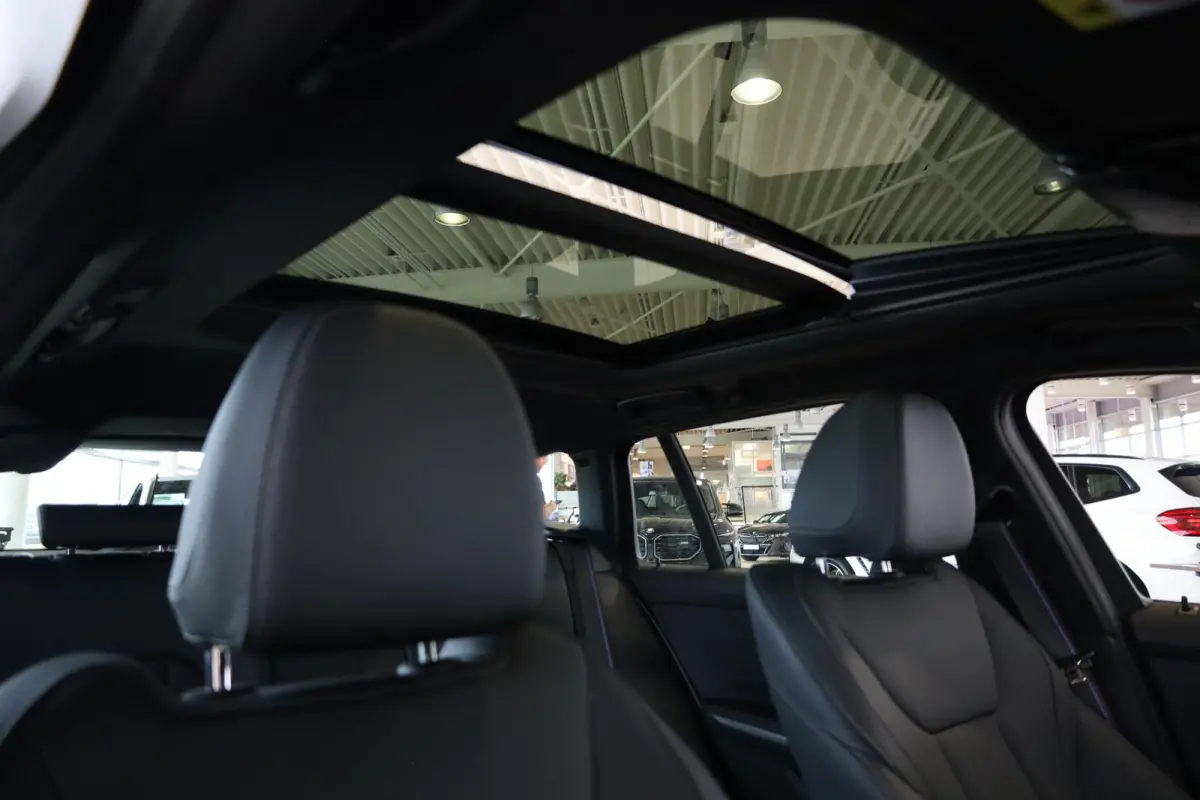 320i | M Sport Pro | Panoramadak | Stoelverwarming | Trekhaak