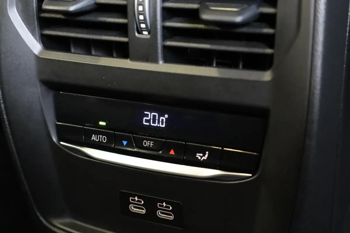 320i | M Sport Pro | Panoramadak | Stoelverwarming | Trekhaak