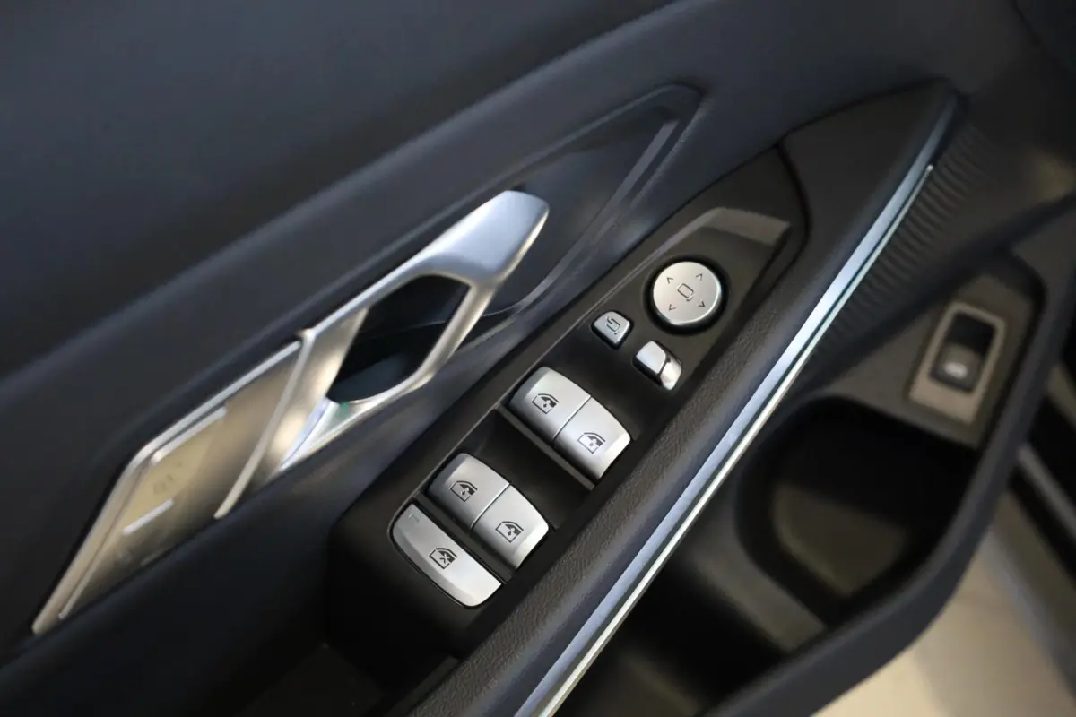 320i | M Sport Pro | Panoramadak | Stoelverwarming | Trekhaak
