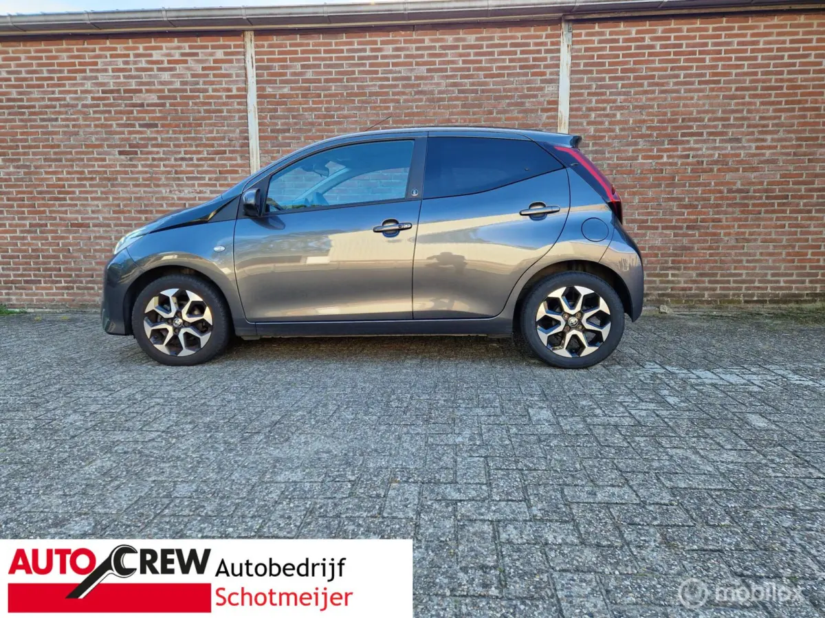 1.0 VVT-i X-clusiv voorzien van vouwdak