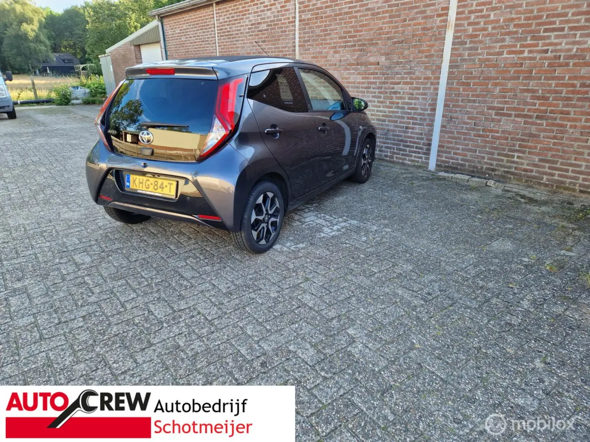 1.0 VVT-i X-clusiv voorzien van vouwdak