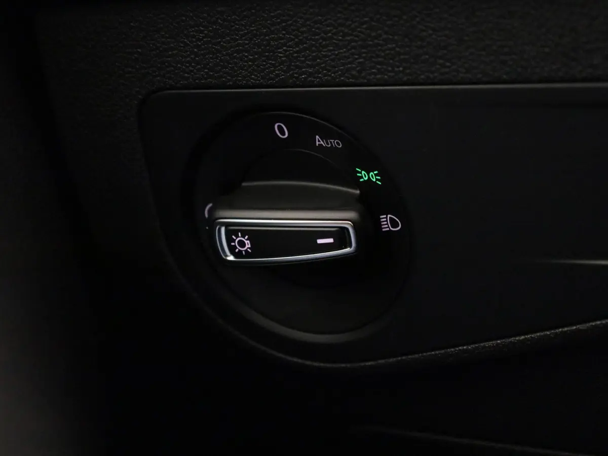 1.5 TSI Life | Automaat | LMV | Climate control | Camera | Stoel/Stuur verwarming | Navigatie | Bluetooth | Adaptive cruise | Parkeer sensoren | Apple carplay | Virtual cockpit | Trekhaak
