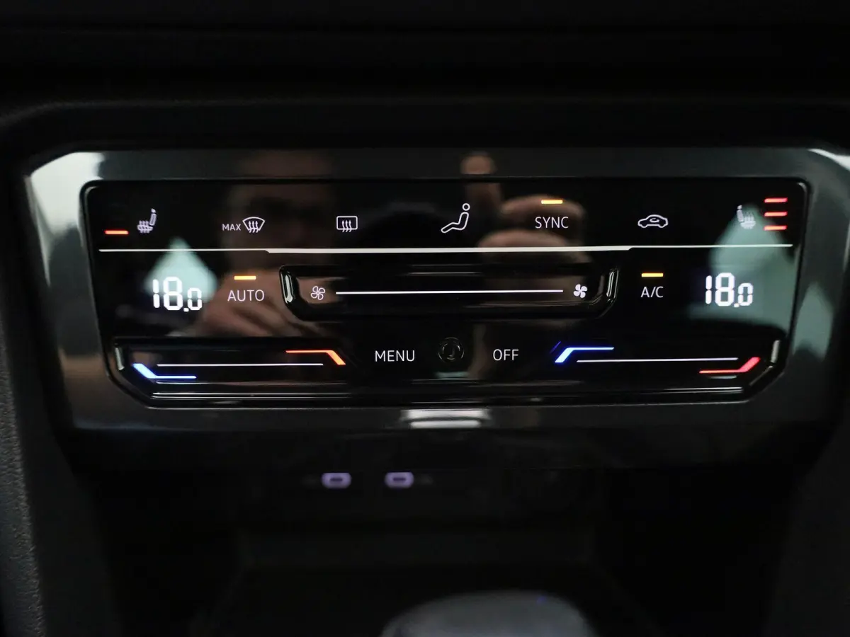 1.5 TSI Life | Automaat | LMV | Climate control | Camera | Stoel/Stuur verwarming | Navigatie | Bluetooth | Adaptive cruise | Parkeer sensoren | Apple carplay | Virtual cockpit | Trekhaak