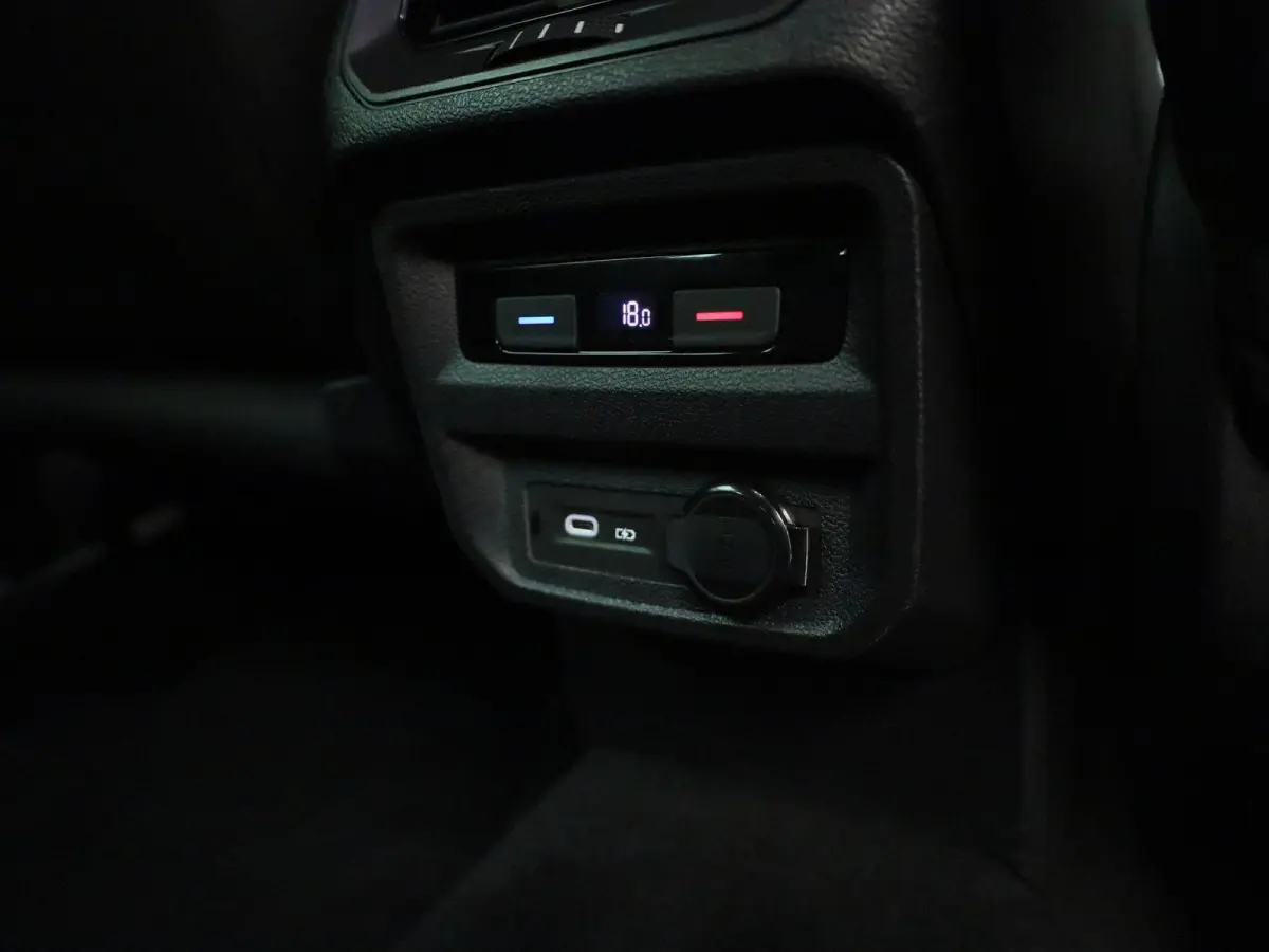 1.5 TSI Life | Automaat | LMV | Climate control | Camera | Stoel/Stuur verwarming | Navigatie | Bluetooth | Adaptive cruise | Parkeer sensoren | Apple carplay | Virtual cockpit | Trekhaak