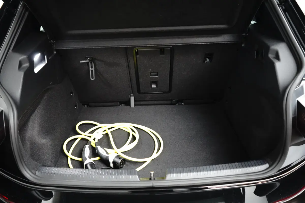 52KWH 170PK Pure Business SOH 99,68% | STOEL + STUURVERW. | CAMERA | APP. CONNECT | ADAPT. CRUISE | CLIMATE CONTROL | FULL LED
