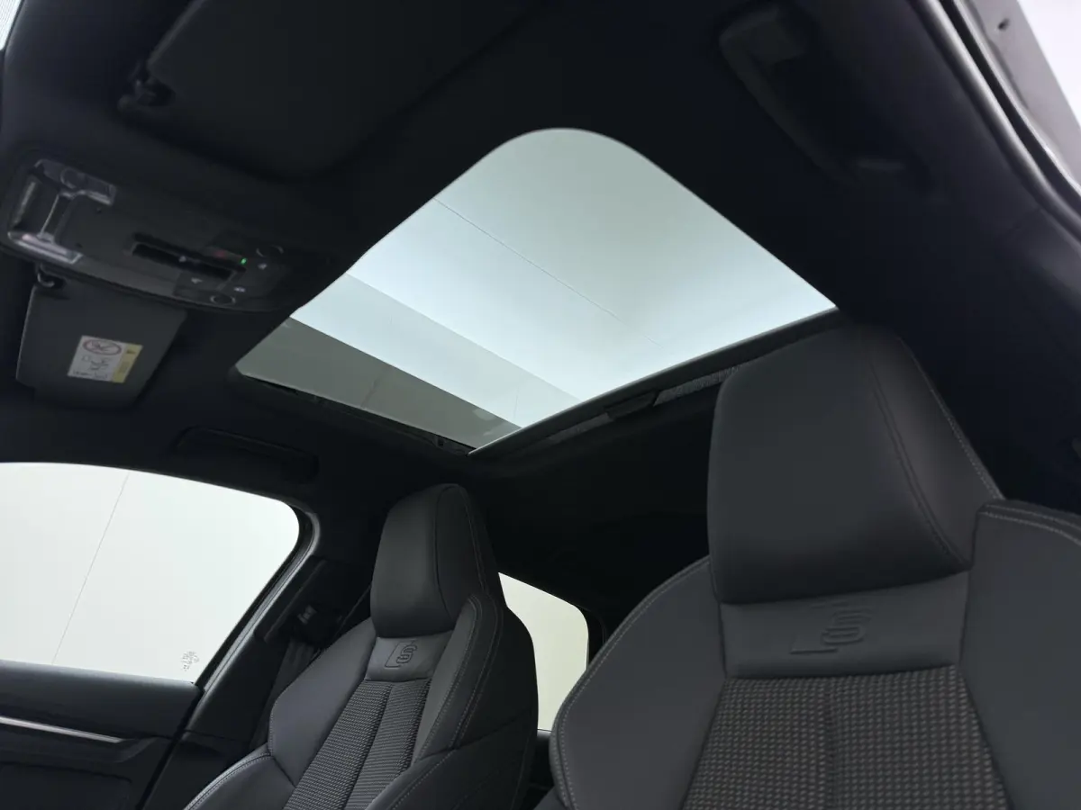 45 TFSI e S edition Competition VAN: 34.900,- VOOR: 30.877,- UW HERFSTVOORDEEL: 4.023,- 245 PK PHEV |  3x S LINE | PANORAMADAK | KEYLESS GO & START | BLACK OPTIC PAKKET | STOELVERWARMING | A