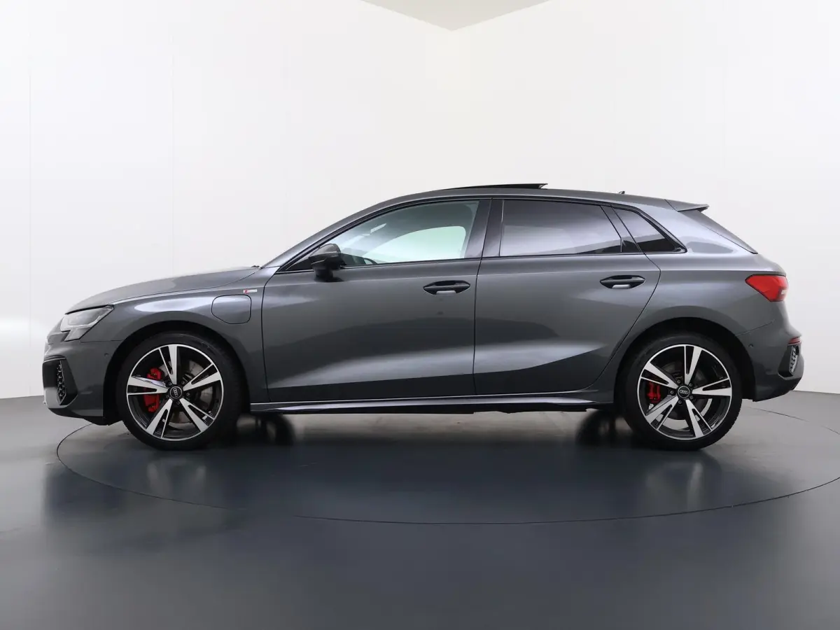 45 TFSI e S edition Competition VAN: 34.900,- VOOR: 30.877,- UW HERFSTVOORDEEL: 4.023,- 245 PK PHEV |  3x S LINE | PANORAMADAK | KEYLESS GO & START | BLACK OPTIC PAKKET | STOELVERWARMING | A
