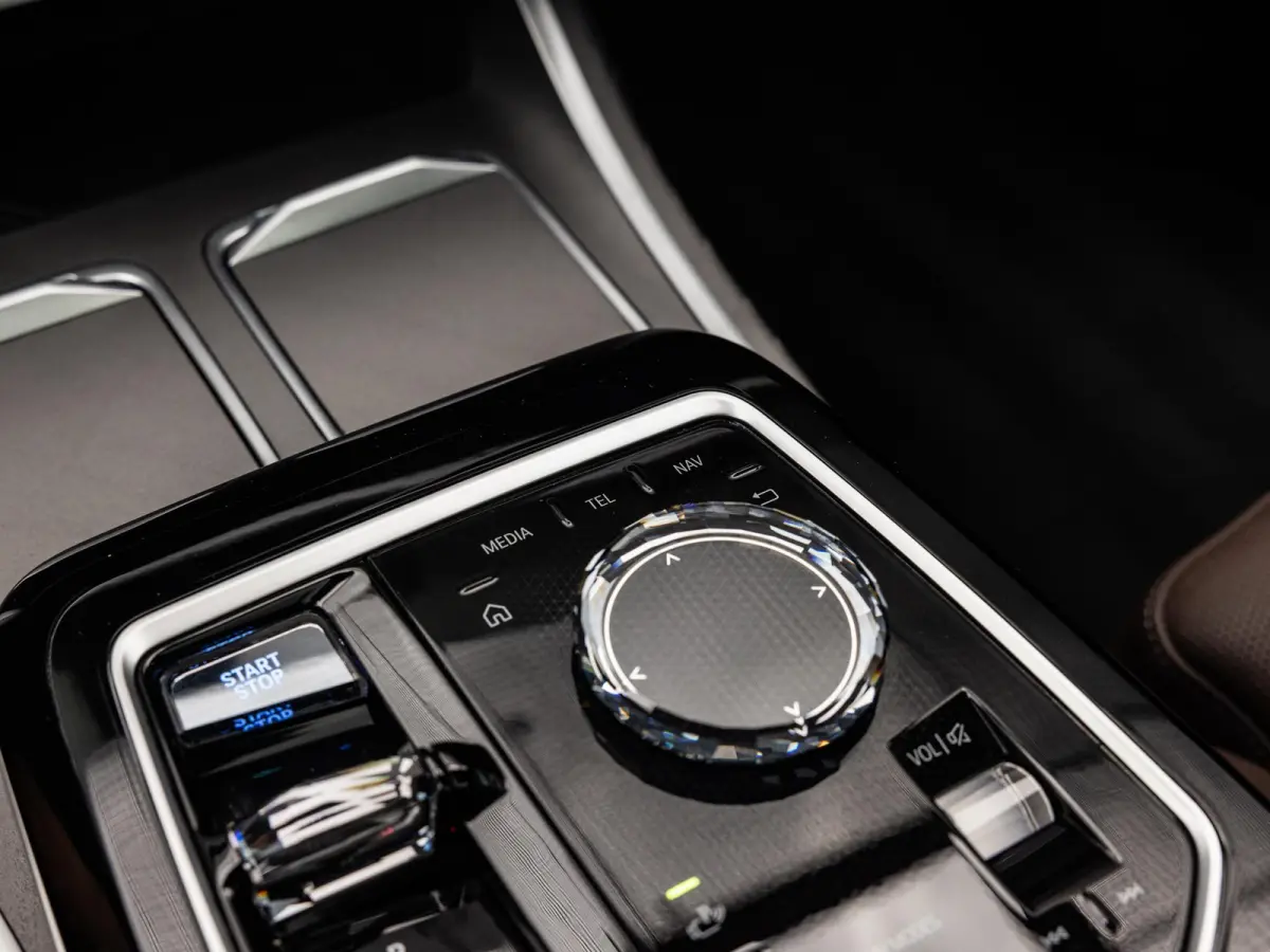 xDrive60 106 kWh | SOH 93 % | M-SPORT | SKYLOUNGE PANORAMADAK | 21 INCH | AUTOMATIC DOORS | SOFTCLOSE | BOWERS & WILKINS | INTEGRAL ACTIVE STEERING | DRIVING ASSIST PLUS | STOELMASSAGE V+A |