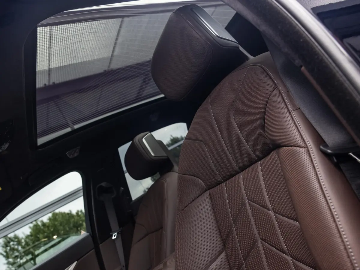 xDrive60 106 kWh | SOH 93 % | M-SPORT | SKYLOUNGE PANORAMADAK | 21 INCH | AUTOMATIC DOORS | SOFTCLOSE | BOWERS & WILKINS | INTEGRAL ACTIVE STEERING | DRIVING ASSIST PLUS | STOELMASSAGE V+A |