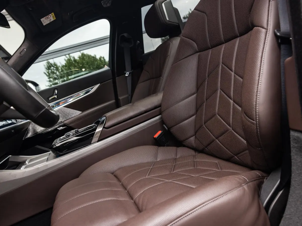xDrive60 106 kWh | SOH 93 % | M-SPORT | SKYLOUNGE PANORAMADAK | 21 INCH | AUTOMATIC DOORS | SOFTCLOSE | BOWERS & WILKINS | INTEGRAL ACTIVE STEERING | DRIVING ASSIST PLUS | STOELMASSAGE V+A |