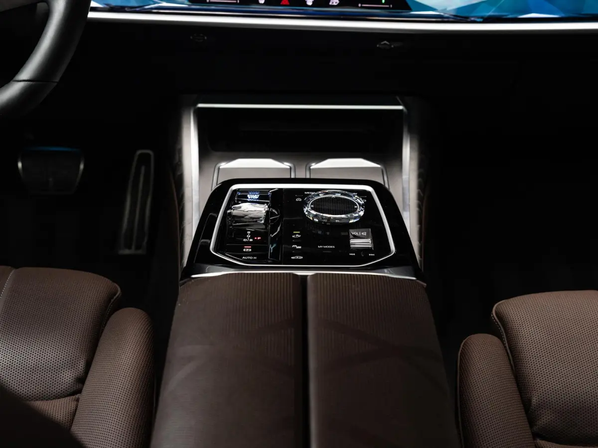 xDrive60 106 kWh | SOH 93 % | M-SPORT | SKYLOUNGE PANORAMADAK | 21 INCH | AUTOMATIC DOORS | SOFTCLOSE | BOWERS & WILKINS | INTEGRAL ACTIVE STEERING | DRIVING ASSIST PLUS | STOELMASSAGE V+A |