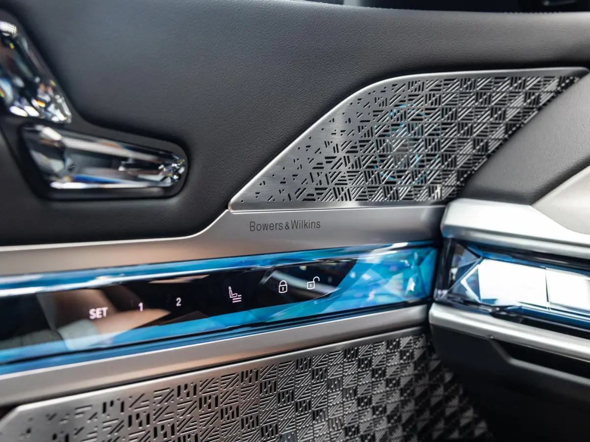 xDrive60 106 kWh | SOH 93 % | M-SPORT | SKYLOUNGE PANORAMADAK | 21 INCH | AUTOMATIC DOORS | SOFTCLOSE | BOWERS & WILKINS | INTEGRAL ACTIVE STEERING | DRIVING ASSIST PLUS | STOELMASSAGE V+A |