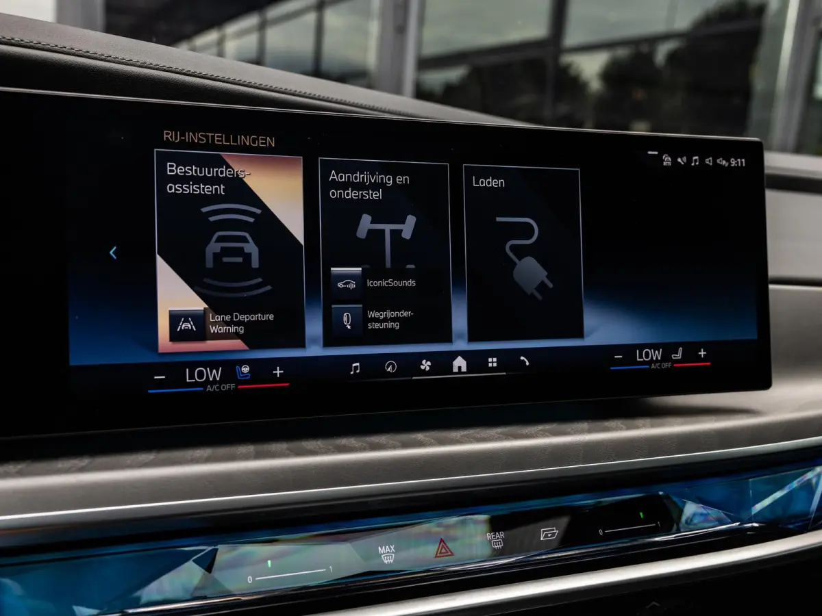 xDrive60 106 kWh | SOH 93 % | M-SPORT | SKYLOUNGE PANORAMADAK | 21 INCH | AUTOMATIC DOORS | SOFTCLOSE | BOWERS & WILKINS | INTEGRAL ACTIVE STEERING | DRIVING ASSIST PLUS | STOELMASSAGE V+A |