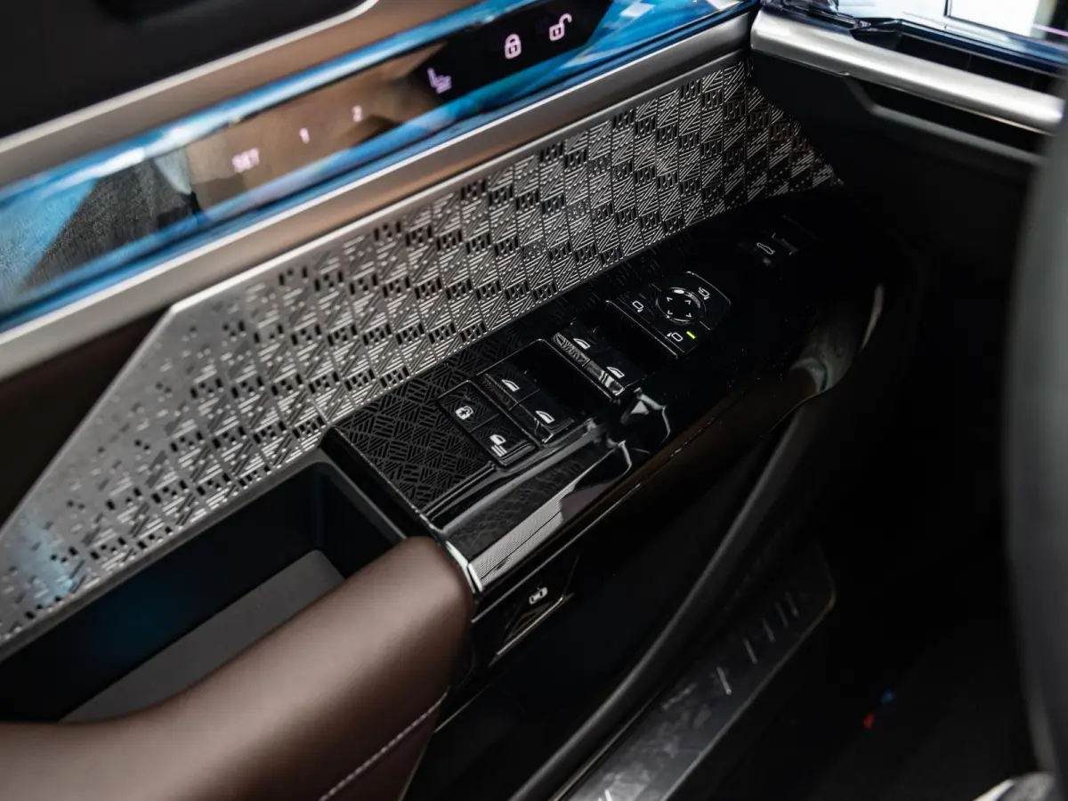 xDrive60 106 kWh | SOH 93 % | M-SPORT | SKYLOUNGE PANORAMADAK | 21 INCH | AUTOMATIC DOORS | SOFTCLOSE | BOWERS & WILKINS | INTEGRAL ACTIVE STEERING | DRIVING ASSIST PLUS | STOELMASSAGE V+A |
