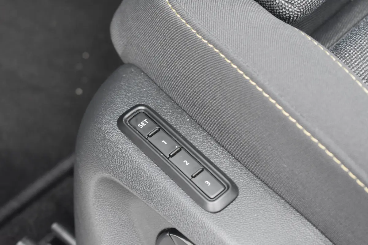 1.5 TSI MHEV Business Edition 7p. Achteruitrijcamera | Dode-hoek detectie | Elektrische stoelen met geheugen | Schuif-kanteldak | Wegklapbare trekhaak | 7P | Verlengde garantie!