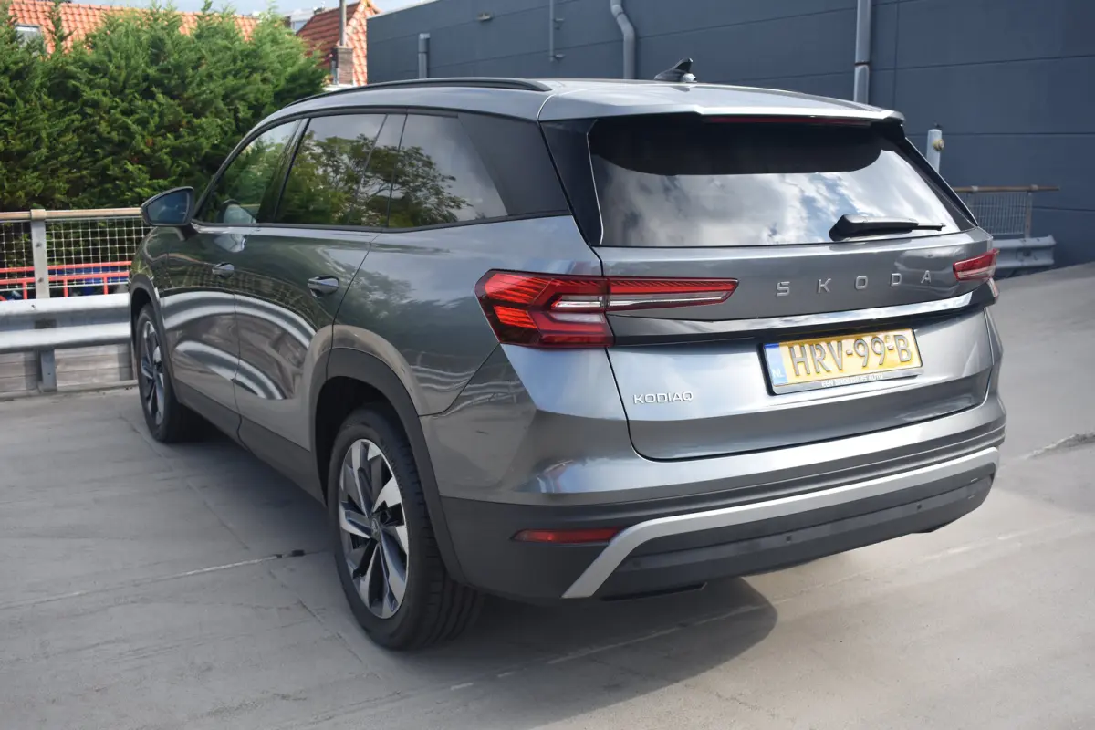 1.5 TSI MHEV Business Edition 7p. Achteruitrijcamera | Dode-hoek detectie | Elektrische stoelen met geheugen | Schuif-kanteldak | Wegklapbare trekhaak | 7P | Verlengde garantie!