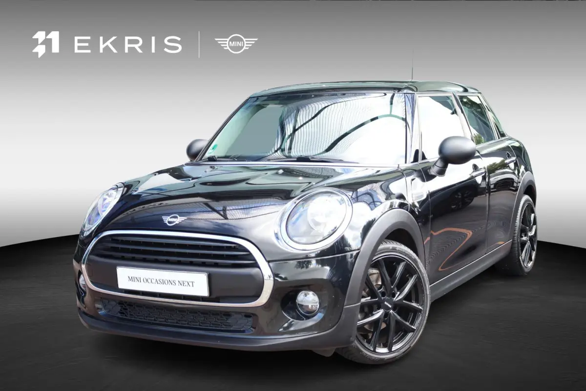 One | Parkeersensoren achter | Apple Carplay | Navigatie