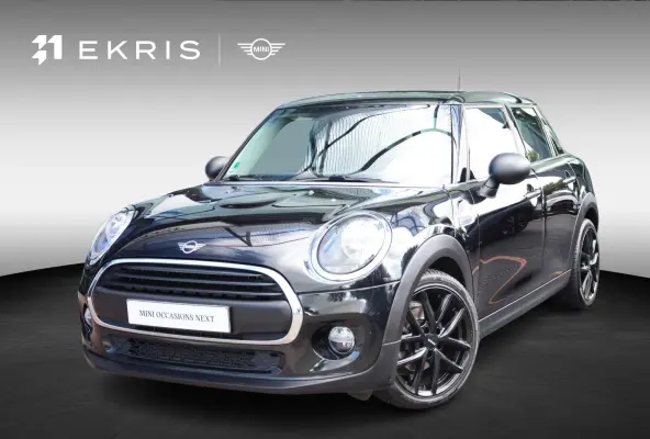 One | Parkeersensoren achter | Apple Carplay | Navigatie