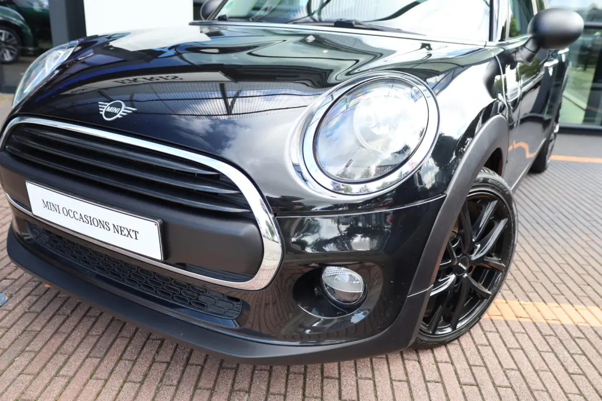 One | Parkeersensoren achter | Apple Carplay | Navigatie