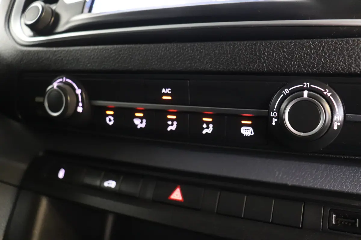 1.5 BlueHDI EURO 6 - Airco - Navi - Cruise - €11.900,- Excl.