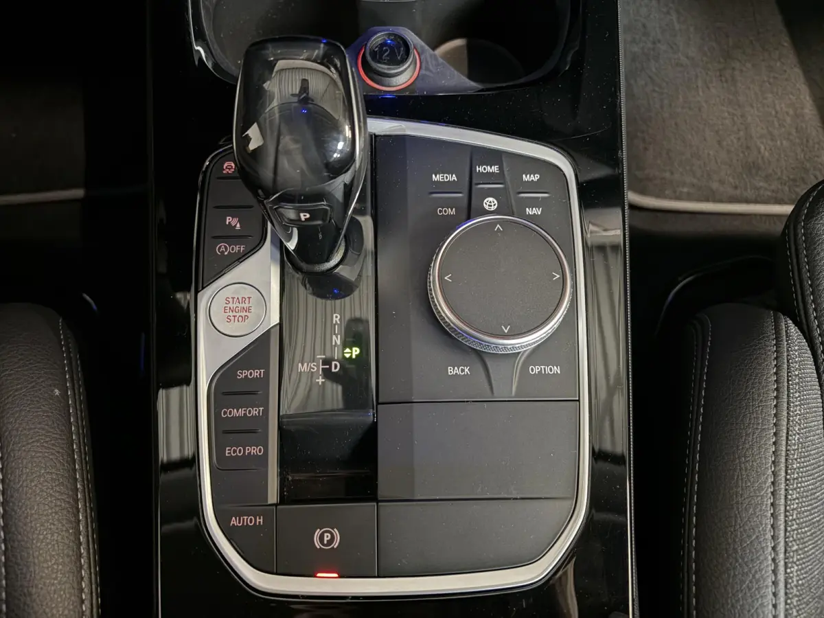 118i Executive Edition Navigatie Apple Carplay/Android Auto Adaptive Cruise Control Parkeersensoren Full LED Virtual Cockpit Climate Control