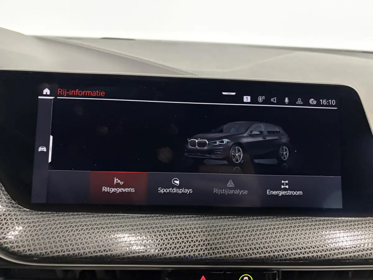 118i Executive Edition Navigatie Apple Carplay/Android Auto Adaptive Cruise Control Parkeersensoren Full LED Virtual Cockpit Climate Control