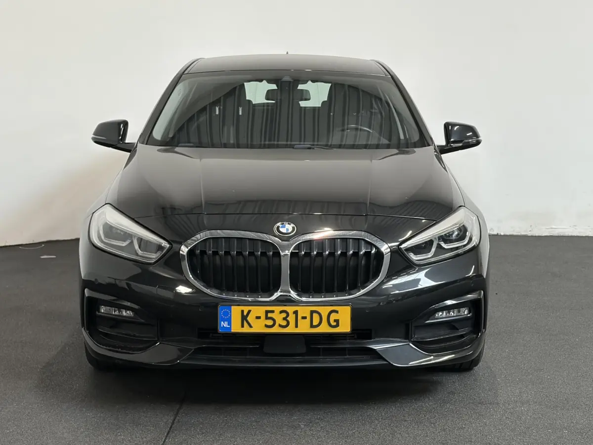 118i Executive Edition Navigatie Apple Carplay/Android Auto Adaptive Cruise Control Parkeersensoren Full LED Virtual Cockpit Climate Control