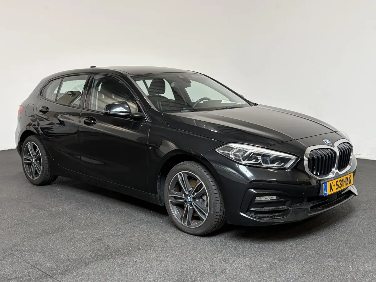 118i Executive Edition Navigatie Apple Carplay/Android Auto Adaptive Cruise Control Parkeersensoren Full LED Virtual Cockpit Climate Control