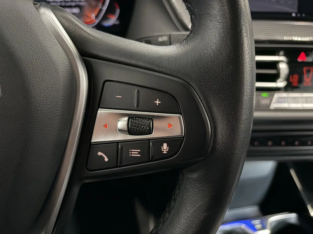 118i Executive Edition Navigatie Apple Carplay/Android Auto Adaptive Cruise Control Parkeersensoren Full LED Virtual Cockpit Climate Control