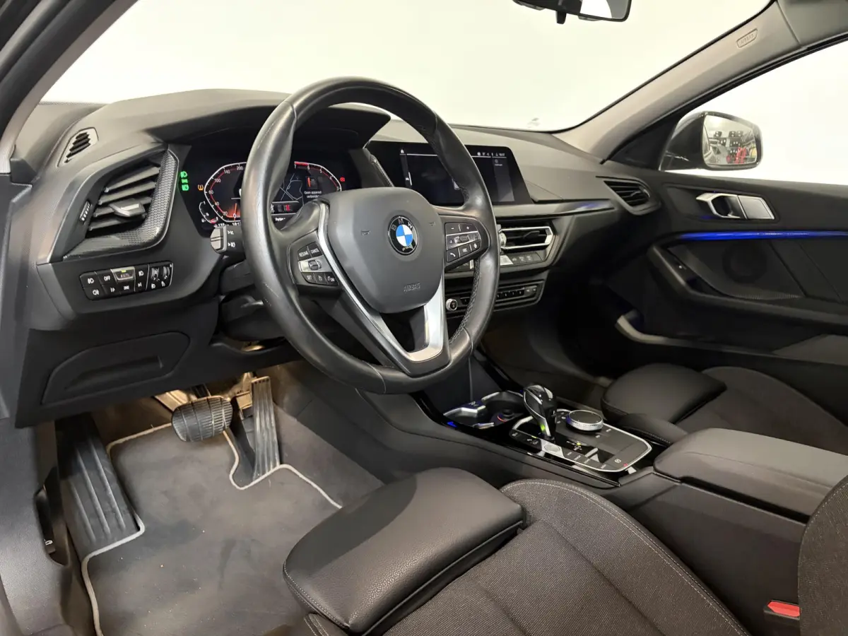118i Executive Edition Navigatie Apple Carplay/Android Auto Adaptive Cruise Control Parkeersensoren Full LED Virtual Cockpit Climate Control