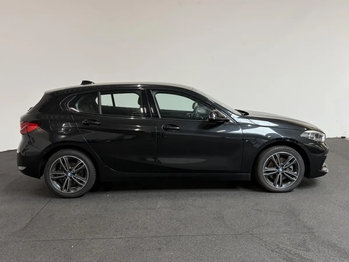 118i Executive Edition Navigatie Apple Carplay/Android Auto Adaptive Cruise Control Parkeersensoren Full LED Virtual Cockpit Climate Control