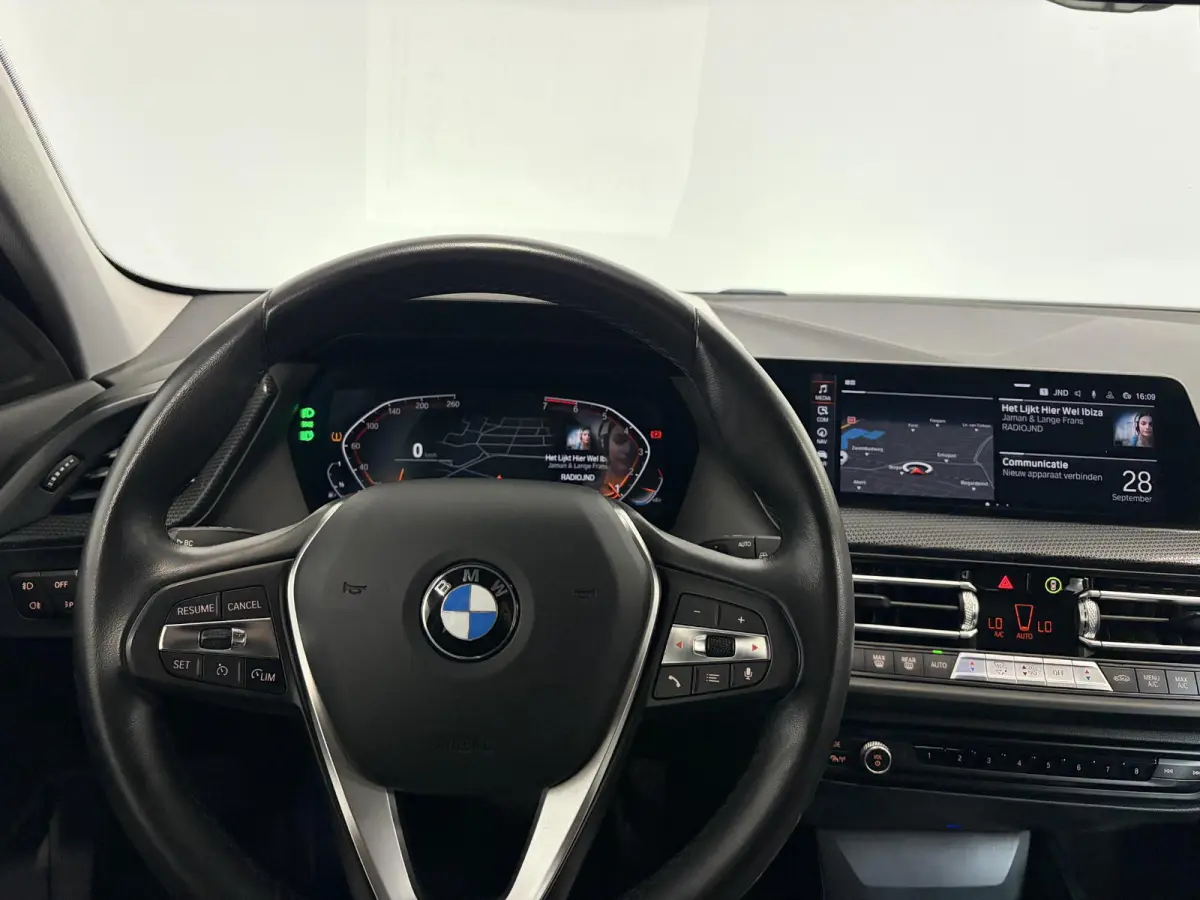 118i Executive Edition Navigatie Apple Carplay/Android Auto Adaptive Cruise Control Parkeersensoren Full LED Virtual Cockpit Climate Control