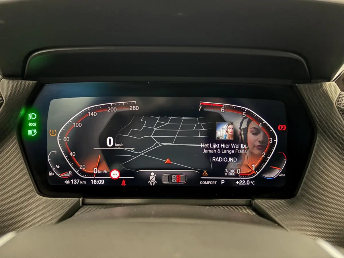 118i Executive Edition Navigatie Apple Carplay/Android Auto Adaptive Cruise Control Parkeersensoren Full LED Virtual Cockpit Climate Control