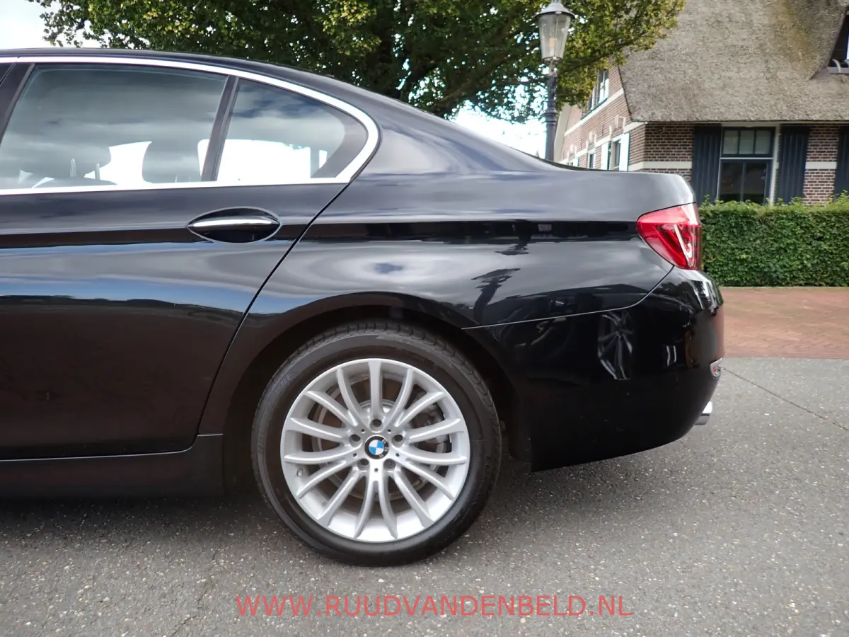 520i Luxury Edition !! UNIEKE KM-STAND !! 1e EIGENAAR !! CAMERA / SCHUIF-KANTEL DAK / MEMORY