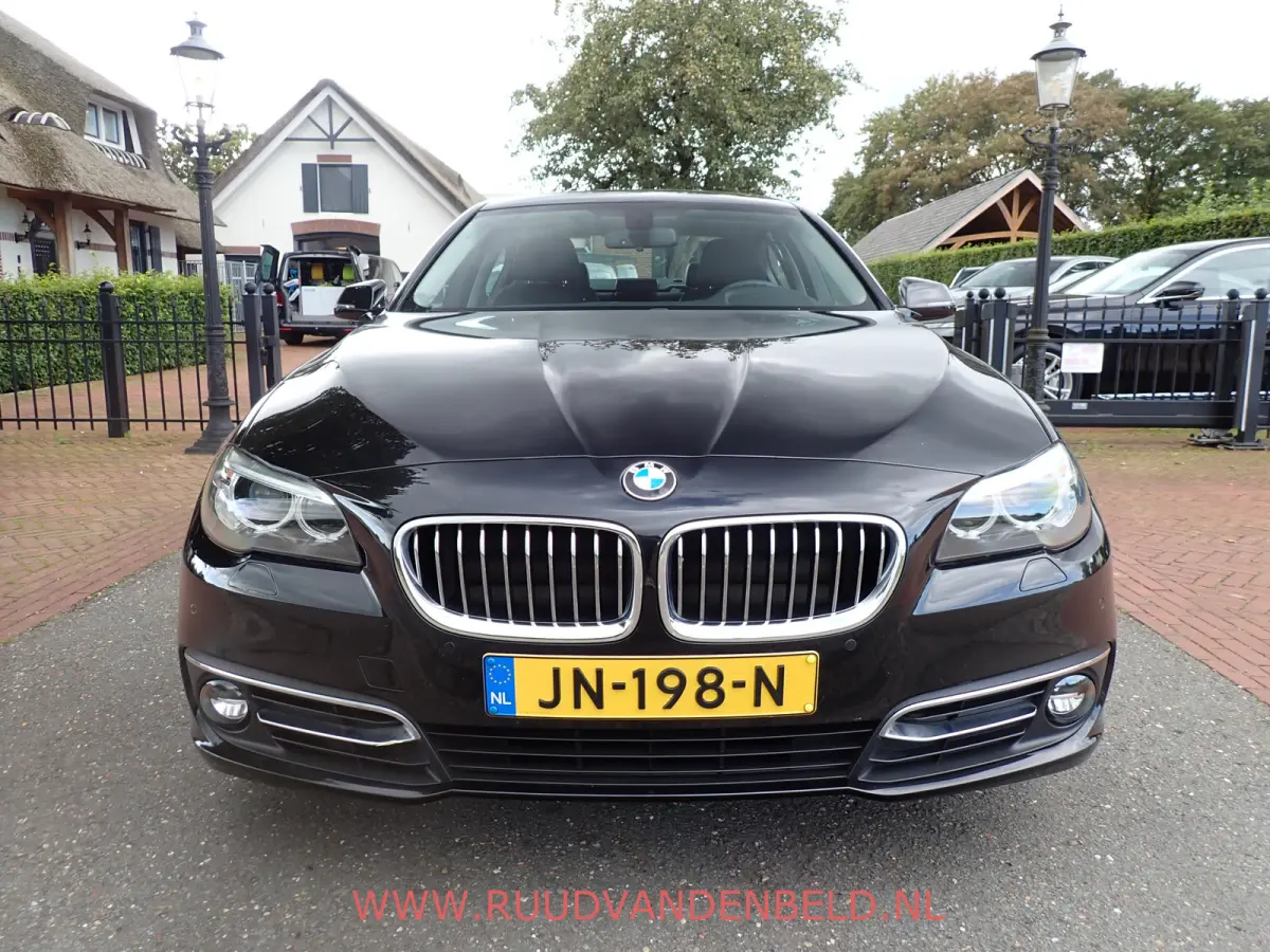 520i Luxury Edition !! UNIEKE KM-STAND !! 1e EIGENAAR !! CAMERA / SCHUIF-KANTEL DAK / MEMORY