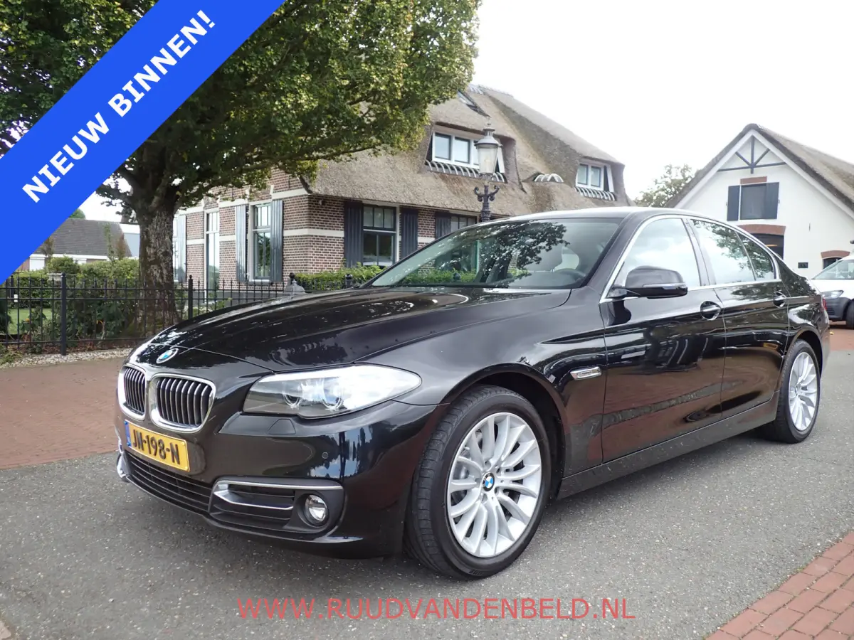 520i Luxury Edition !! UNIEKE KM-STAND !! 1e EIGENAAR !! CAMERA / SCHUIF-KANTEL DAK / MEMORY
